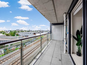 Stylish 2-Bedroom Apartment in Heart of Mt Eden