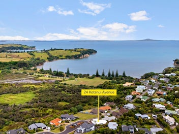 Spellbinding Seaviews & Stylish Living!