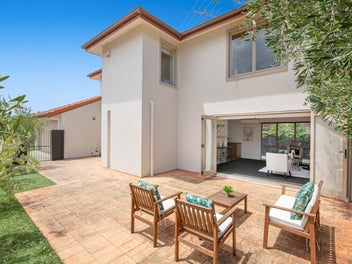 Freehold – Solid Block Construction!