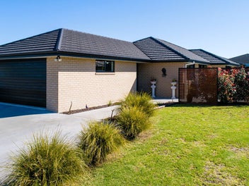 HIDDEN GEM AT ONE TREE POINT