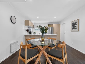 Relaxed, Peaceful Living in the Heart of Petone