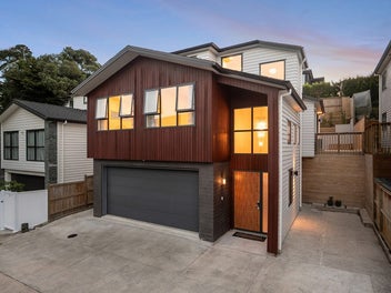 Large Home, Top School Zones.