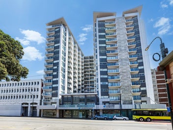 Out of Town Vendor says Sell!