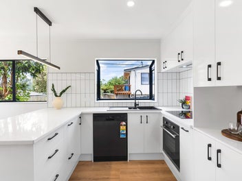 STUNNING, MODERN RENOVATION - CENTRALLY LOCATED