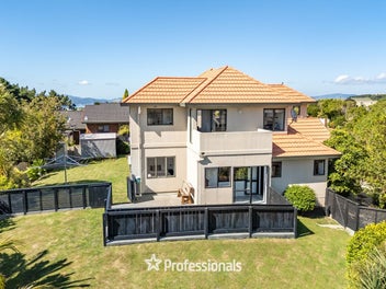 EXECUTIVE FAMILY RESIDENCE WITH PLENTY OF SUN