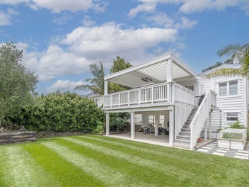 Sun-Drenched Family Favourite!