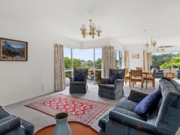 Easy Living with Views to Te Mata Peak