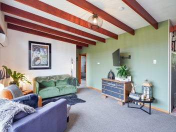 Charming Gladstone opportunity!