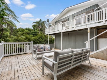 Vendor Overseas - Priced to Sell!