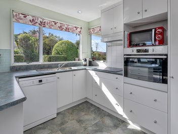 Super close to town, 3 or 4 bedrooms?