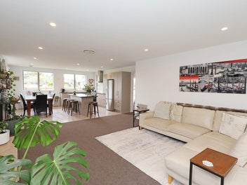 Modern, Immaculate & Exceptionally Well-Equipped!