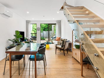 STYLISH, PET-FRIENDLY LIVING - DOUBLE GRAMMAR!