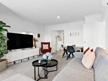 END-UNIT LIVING - READY TO ENJOY!