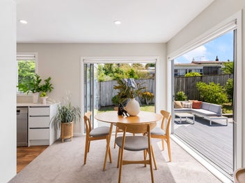 LET ME ENTERTAIN YOU!