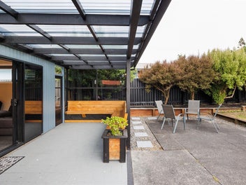 TEAM LEWIS - FANTASTIC FAMILY LIVING