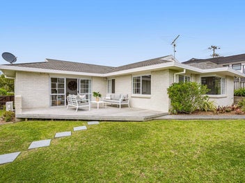 Effortless freehold Living in Sought-After Manly