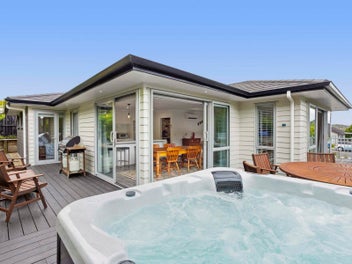 Maddren-Built Modern Living in Millwater