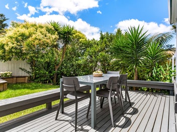 Secluded, Sunny, Stylish. A Single Level Oasis.