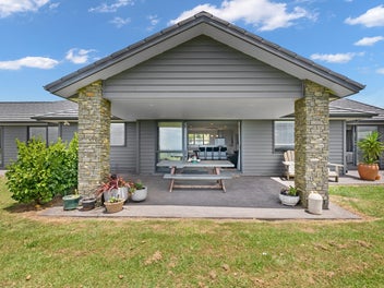 LIFESTYLE, MODERN HOME, SEA VIEWS