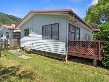 Easy-Care Living Close to Schools & Hospital
