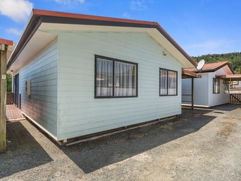 Easy-Care Living Close to Schools & Hospital