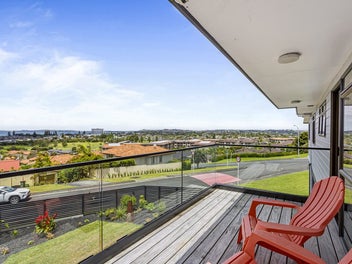 Coastal Comfort with Cashflow Potential!