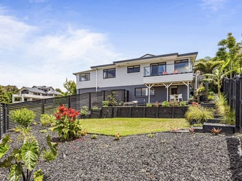 Coastal Comfort with Cashflow Potential!