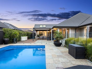 Lifestyle-Focused & Inviting on the Esplanade!