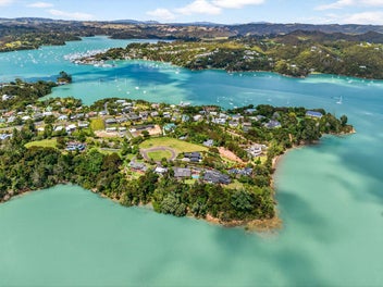 Coastal Living with Dual-Level Flexibility