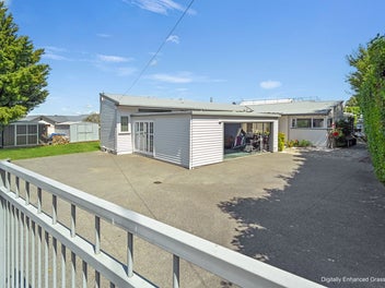 915 Harding Road Camberley