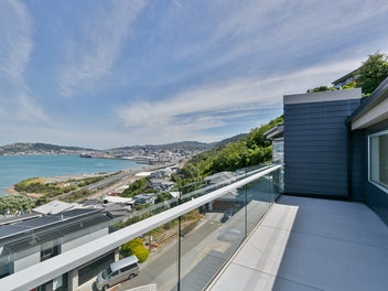 Sweeping Harbour Views Sun and Space