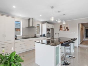 Sunny, Spacious and Ready to Enjoy