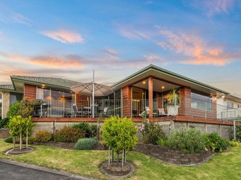 Big Blue Water Views - Easy Lock-Up & Leave Living