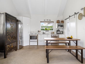 Light & Easy Beach House | Walk to Estuary & Beach