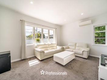 OWNERS LEAVING NZ - THIS MUST BE SOLD