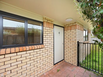 Brick | Low-Maintenance | Close to University