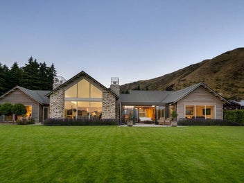 Heaton Park haven: exclusive luxury living