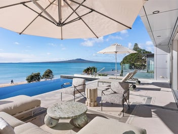 Large Scale Beachfront - Private Boat Storage