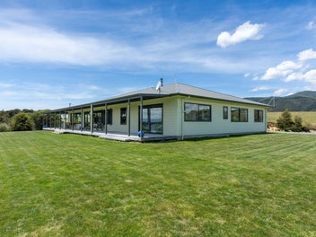 The Pinnacle of Rural Elegance: Waihora Farm