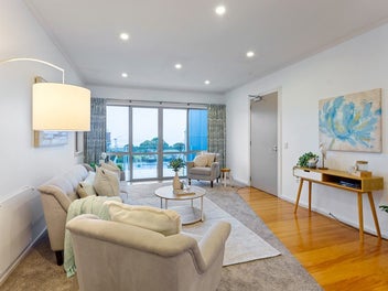 Pier APT 24 - Lift Access to your Door + Sea views