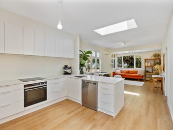 Character Bungalow Opposite Pioneers Park