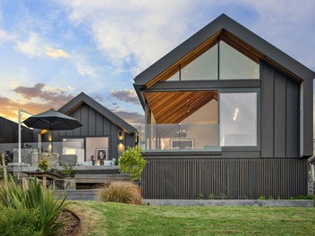 Coastal Simplicity Meets Architectural Excellence