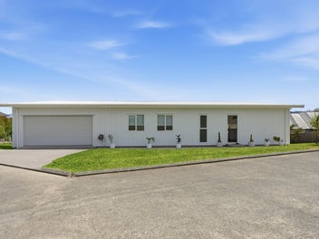 Modern Coastal Living in Cable Bay