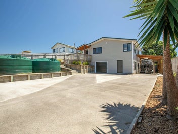 Sunny, Elevated Coastal Living with Stunning Views