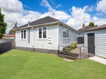 Character & Convenience in Quiet Cul-de-Sac