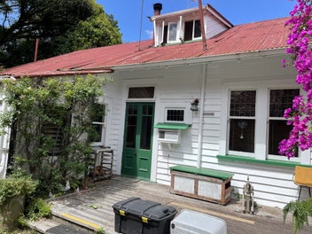 HEXTON OPPORTUNITY - 3 DWELLINGS ON 2 TITLES