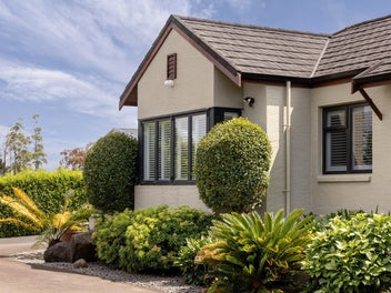 Executive, Expansive, Private