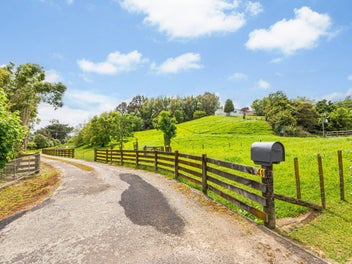 Stunning Home, Breathtaking Views set on 2ha!