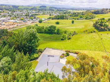 Stunning Home, Breathtaking Views set on 2ha!