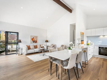 Sunny, Stylish & Seriously Affordable - Freehold!